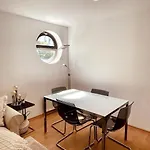 Gemuetliche Mit Balkon In Schönefeld