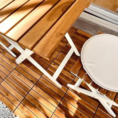Gemuetliche Mit Balkon In Daire Schönefeld