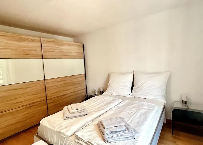 アパート Gemuetliche Mit Balkon In シェーネフェルト