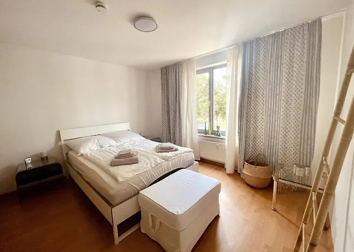 アパート Gemuetliche Mit Balkon In シェーネフェルト