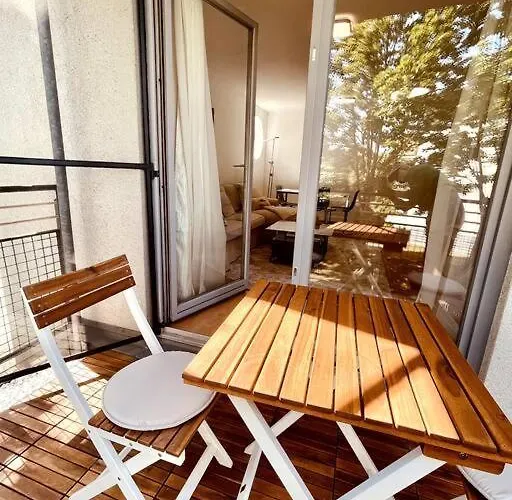 Gemuetliche Mit Balkon In アパート