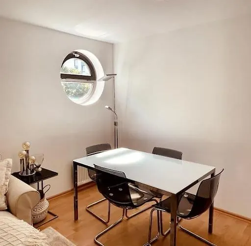 Gemuetliche Mit Balkon In シェーネフェルト